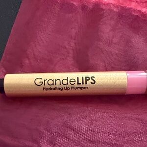 GrandeLIPS Hydrating Lip Plumper